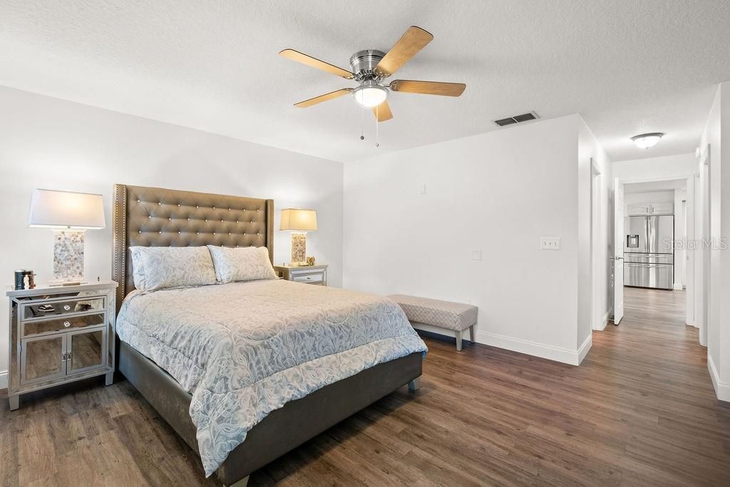 For Sale: $365,000 (4 beds, 2 baths, 1980 Square Feet)