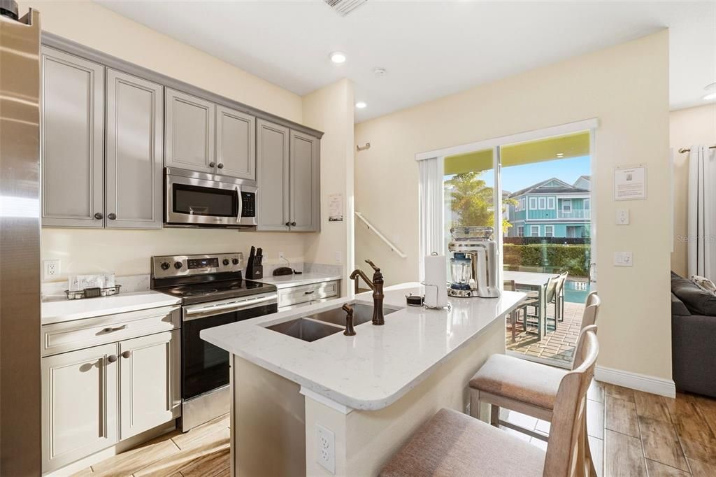 For Sale: $799,000 (5 beds, 5 baths, 1848 Square Feet)