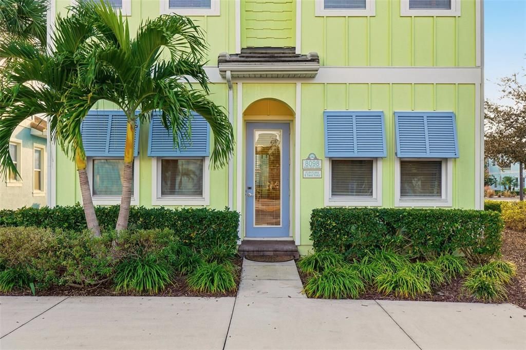 For Sale: $799,000 (5 beds, 5 baths, 1848 Square Feet)