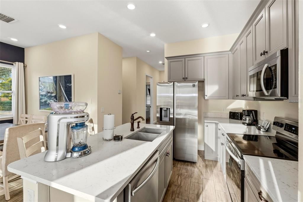 For Sale: $799,000 (5 beds, 5 baths, 1848 Square Feet)