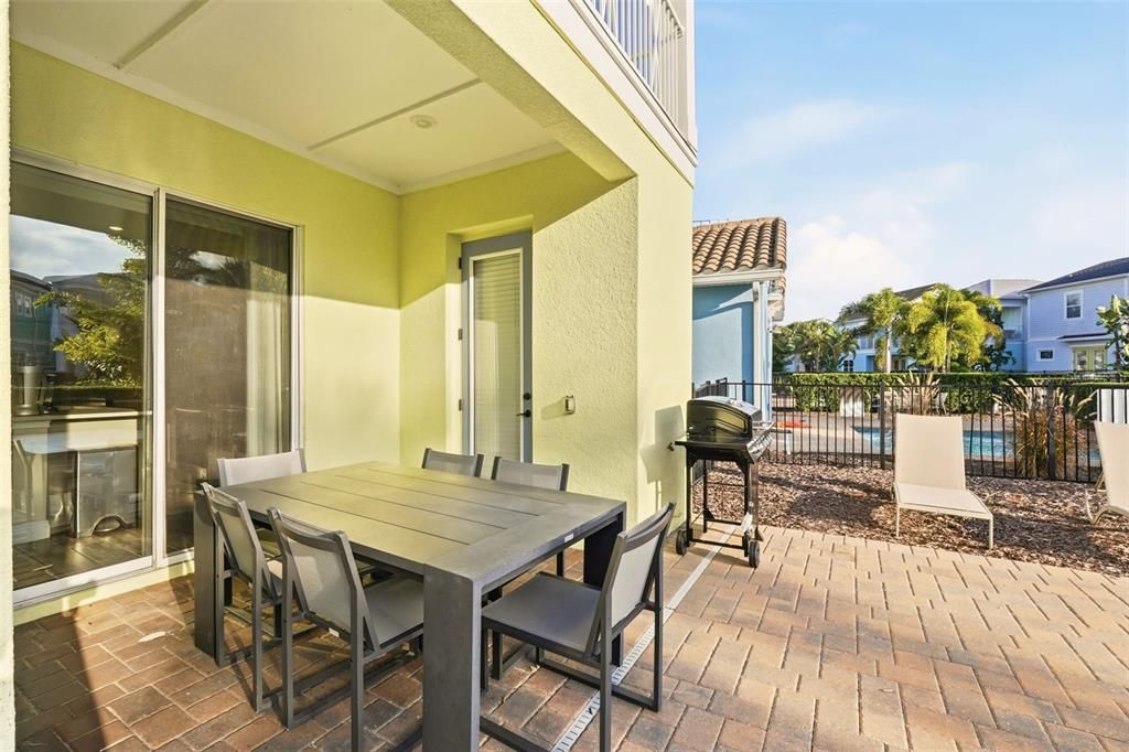 For Sale: $799,000 (5 beds, 5 baths, 1848 Square Feet)