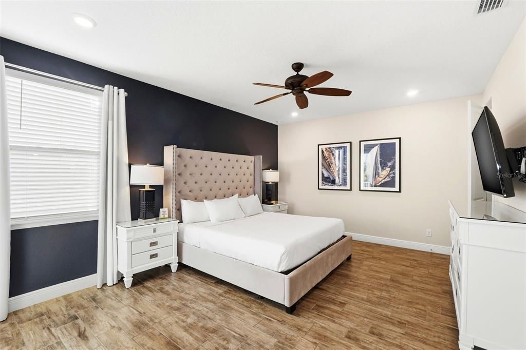 For Sale: $799,000 (5 beds, 5 baths, 1848 Square Feet)