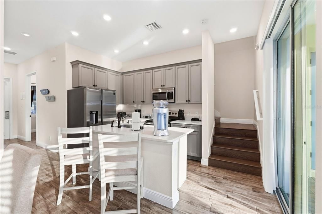 For Sale: $799,000 (5 beds, 5 baths, 1848 Square Feet)