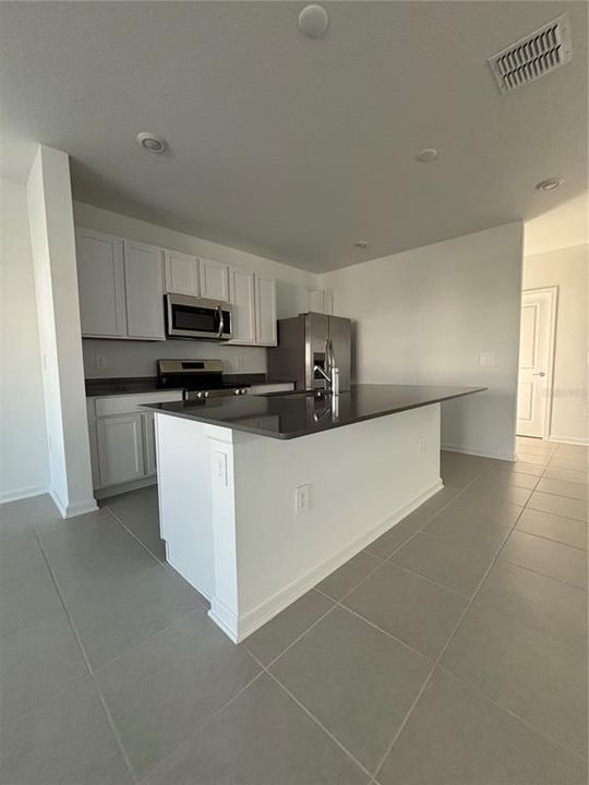 For Rent: $2,800 (3 beds, 2 baths, 1821 Square Feet)