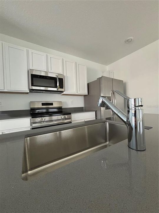 For Rent: $2,800 (3 beds, 2 baths, 1821 Square Feet)