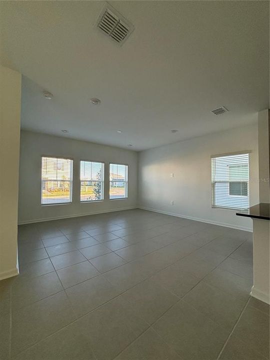 For Rent: $2,800 (3 beds, 2 baths, 1821 Square Feet)