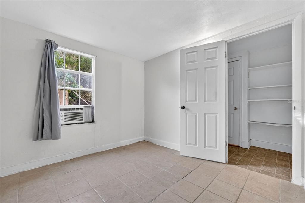 На продажу: $240,000 (4 спален, 2 ванн, 1593 Квадратных фут)