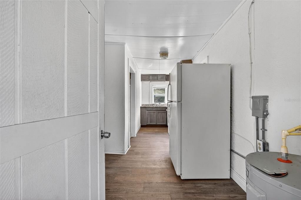 На продажу: $240,000 (4 спален, 2 ванн, 1593 Квадратных фут)