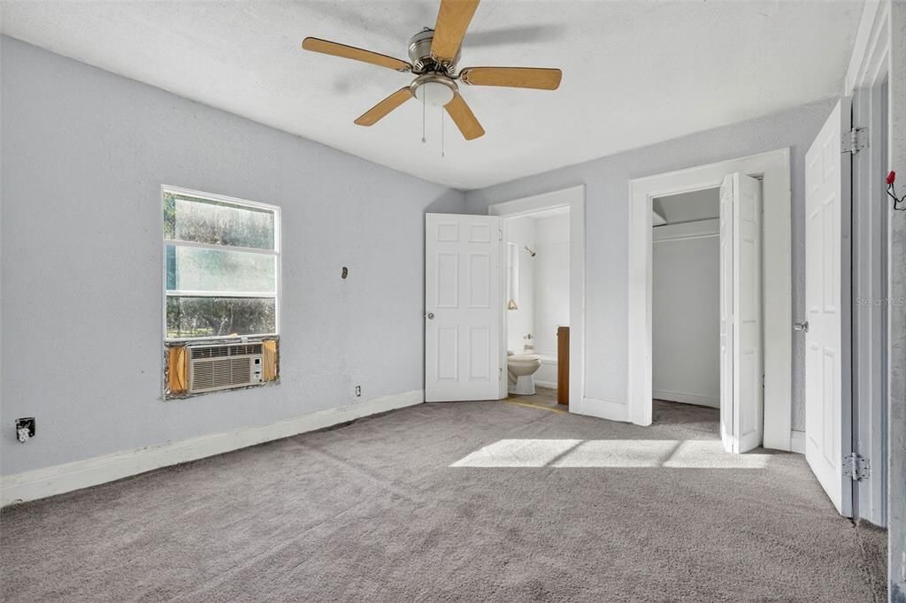 На продажу: $240,000 (4 спален, 2 ванн, 1593 Квадратных фут)