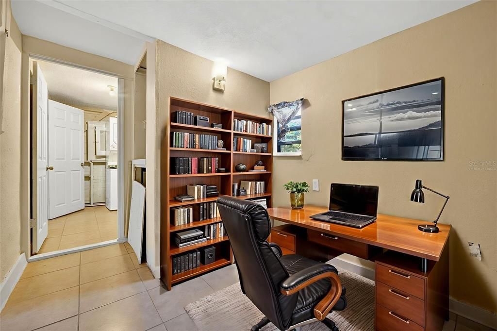 На продажу: $240,000 (4 спален, 2 ванн, 1593 Квадратных фут)