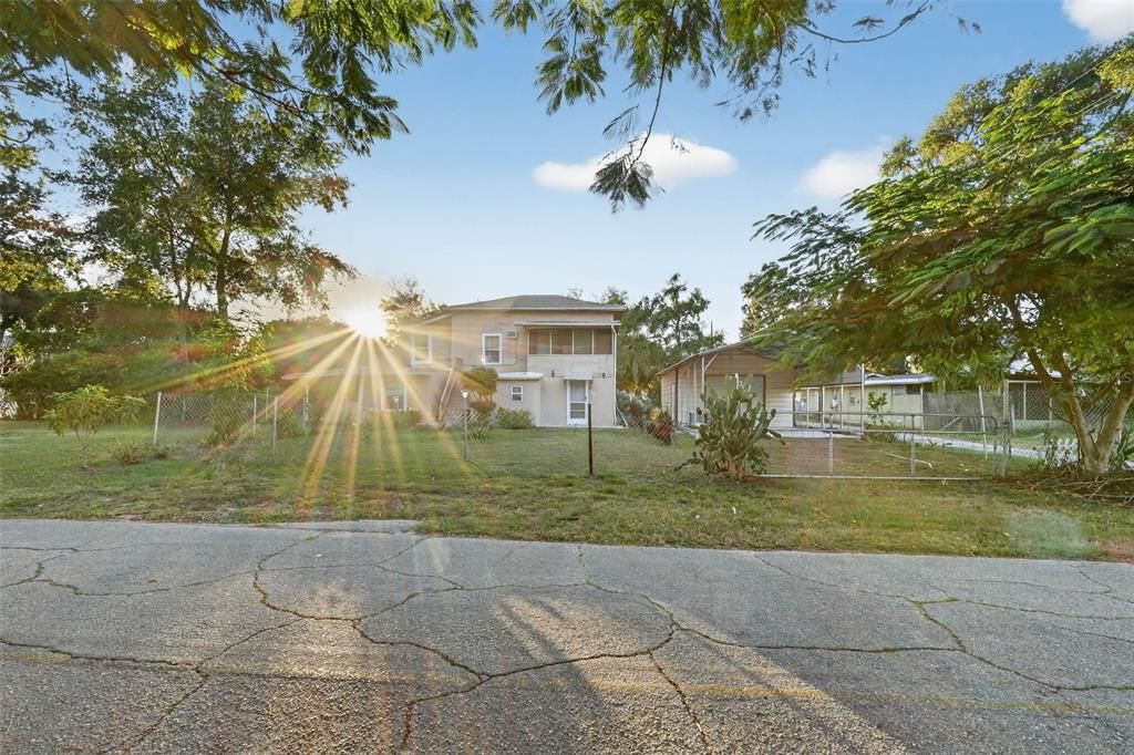 На продажу: $240,000 (4 спален, 2 ванн, 1593 Квадратных фут)