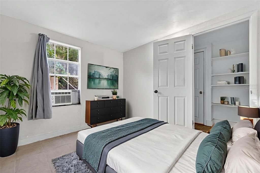 На продажу: $240,000 (4 спален, 2 ванн, 1593 Квадратных фут)