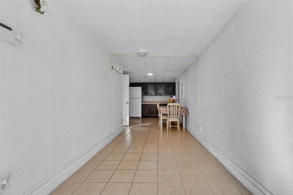 На продажу: $240,000 (4 спален, 2 ванн, 1593 Квадратных фут)