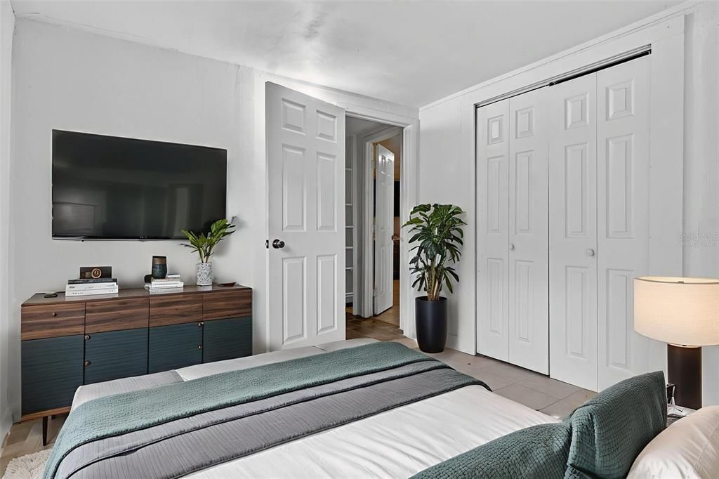 На продажу: $240,000 (4 спален, 2 ванн, 1593 Квадратных фут)