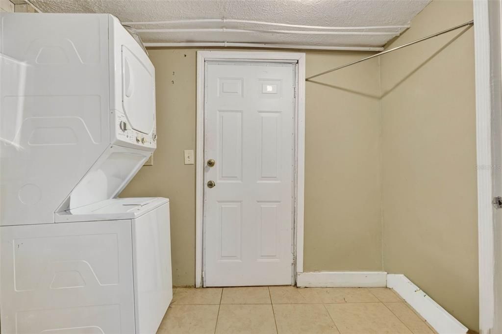 На продажу: $240,000 (4 спален, 2 ванн, 1593 Квадратных фут)