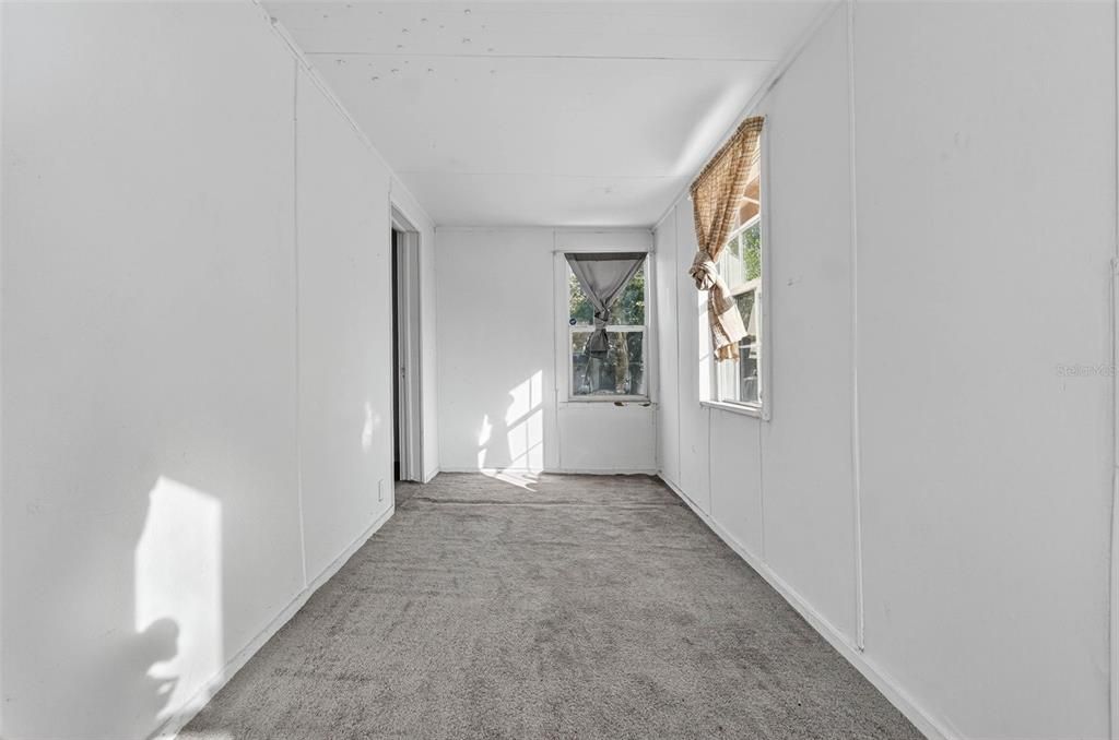 На продажу: $240,000 (4 спален, 2 ванн, 1593 Квадратных фут)