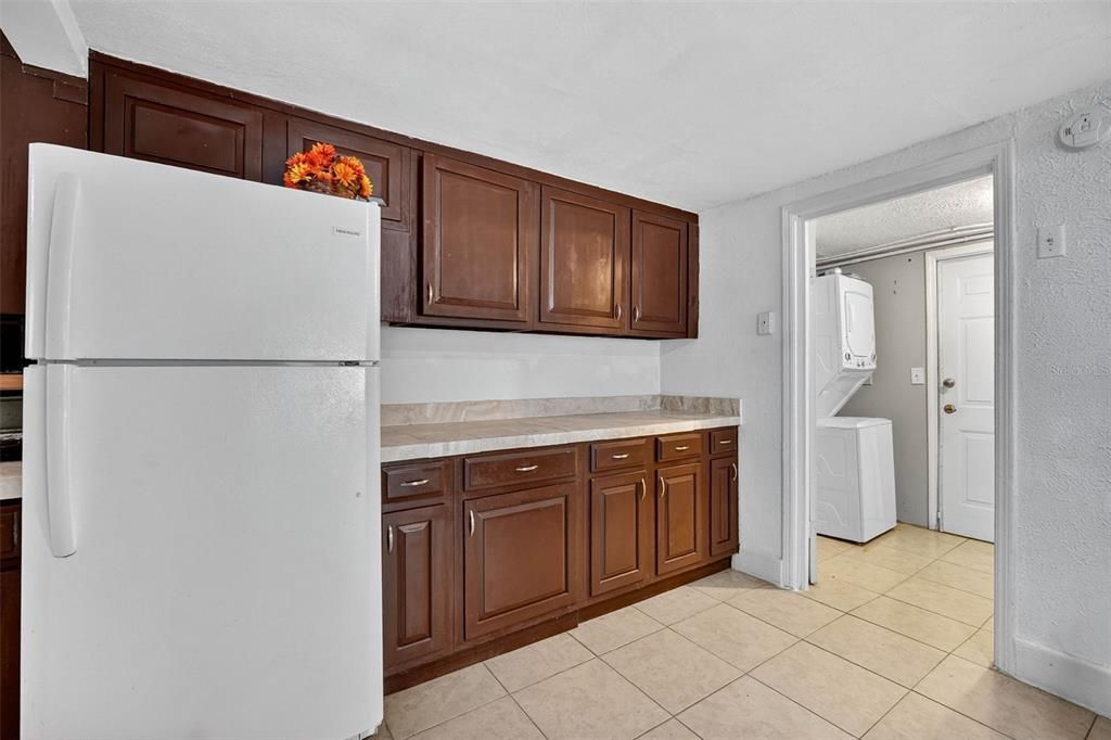 На продажу: $240,000 (4 спален, 2 ванн, 1593 Квадратных фут)