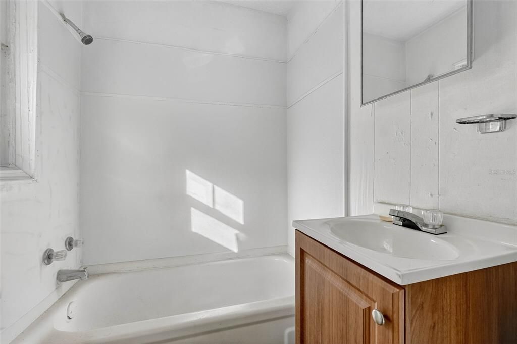 На продажу: $240,000 (4 спален, 2 ванн, 1593 Квадратных фут)