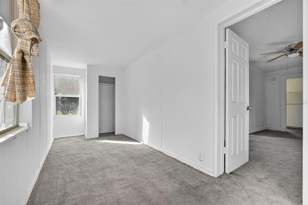 На продажу: $240,000 (4 спален, 2 ванн, 1593 Квадратных фут)