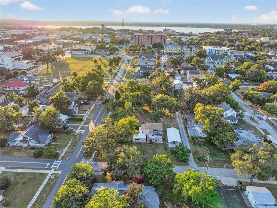 На продажу: $240,000 (4 спален, 2 ванн, 1593 Квадратных фут)