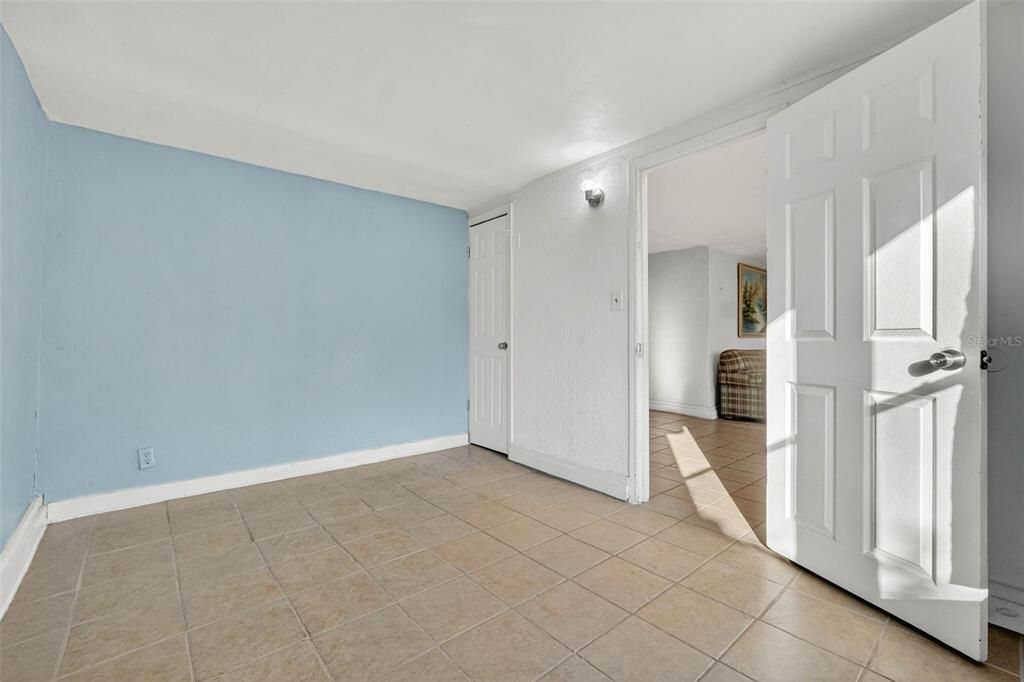 На продажу: $240,000 (4 спален, 2 ванн, 1593 Квадратных фут)