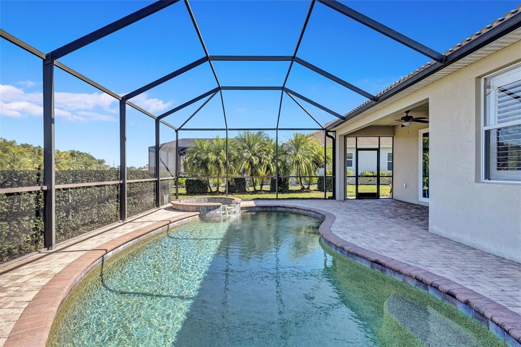 Activo con contrato: $569,995 (3 camas, 2 baños, 1829 Pies cuadrados)