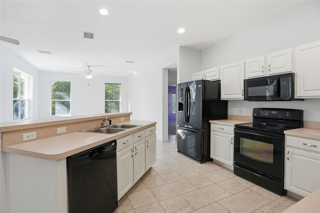 待售: $299,900 (3 贝兹, 2 浴室, 1885 平方英尺)