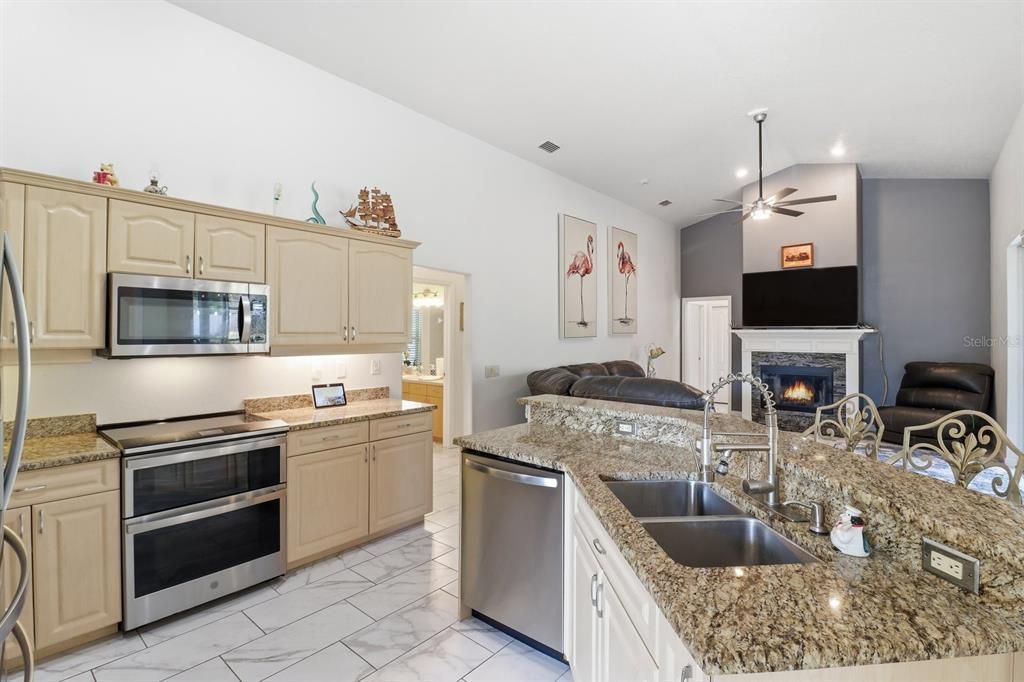 На продажу: $699,900 (4 спален, 3 ванн, 2487 Квадратных фут)