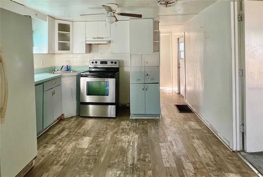 Activo con contrato: $124,000 (3 camas, 2 baños, 849 Pies cuadrados)