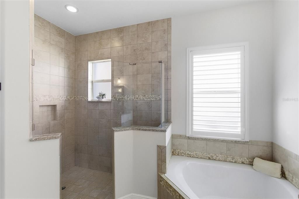 待售: $649,500 (4 贝兹, 3 浴室, 2544 平方英尺)