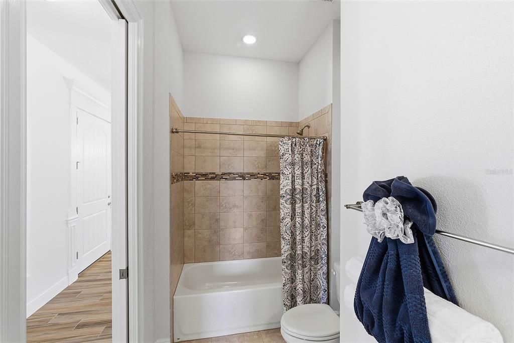 待售: $649,500 (4 贝兹, 3 浴室, 2544 平方英尺)