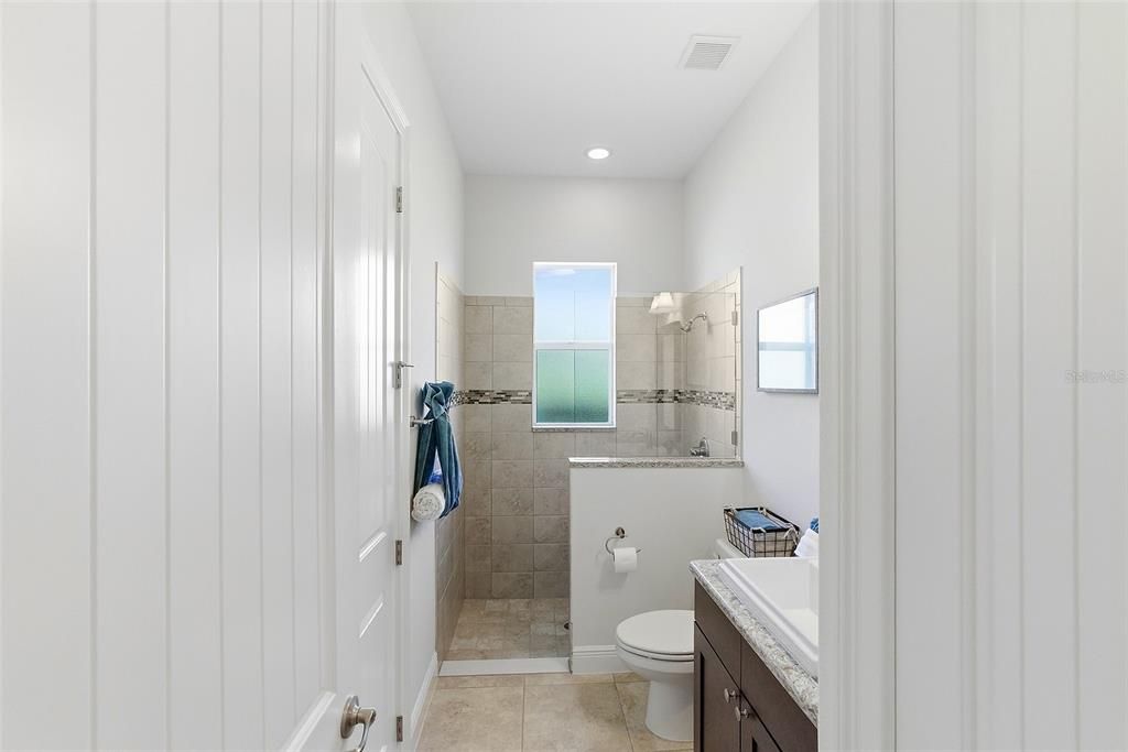 待售: $649,500 (4 贝兹, 3 浴室, 2544 平方英尺)