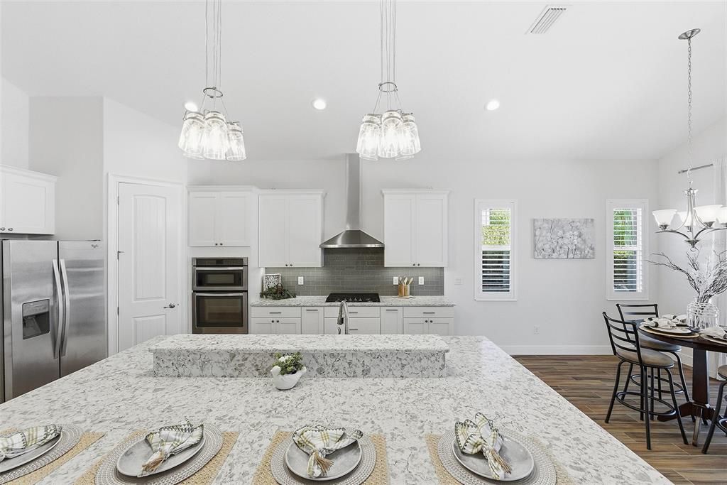 待售: $649,500 (4 贝兹, 3 浴室, 2544 平方英尺)