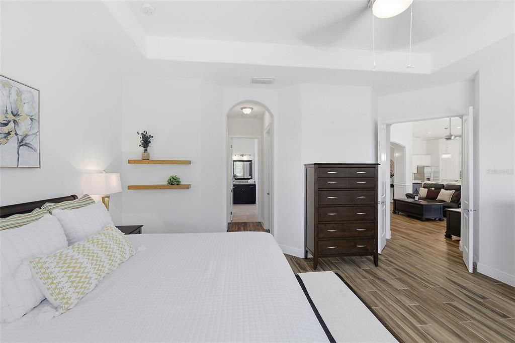 待售: $649,500 (4 贝兹, 3 浴室, 2544 平方英尺)