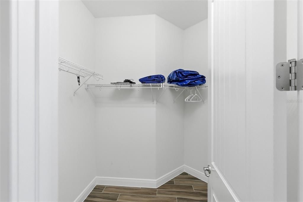 待售: $649,500 (4 贝兹, 3 浴室, 2544 平方英尺)