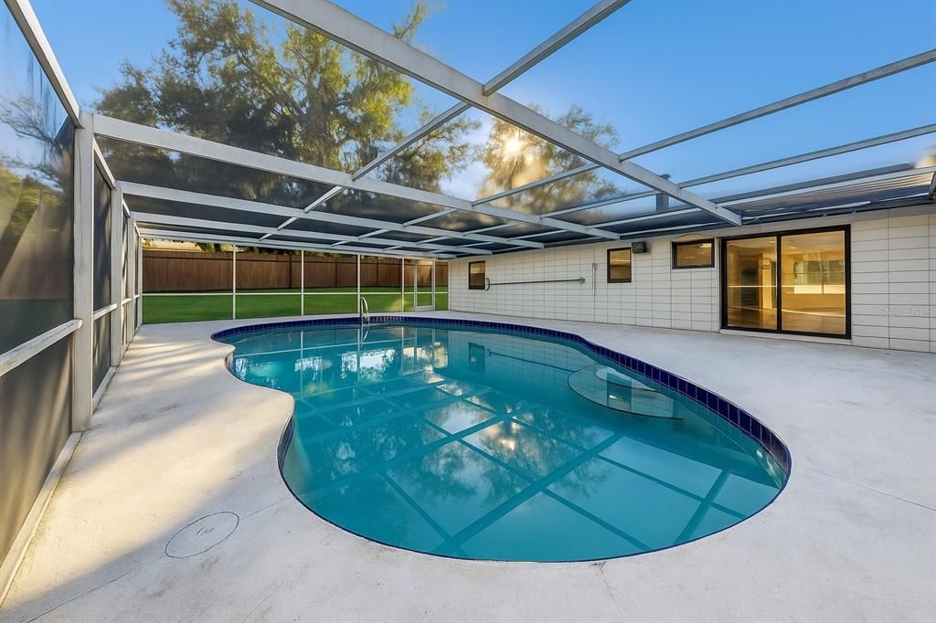 For Sale: $475,000 (4 beds, 2 baths, 2304 Square Feet)