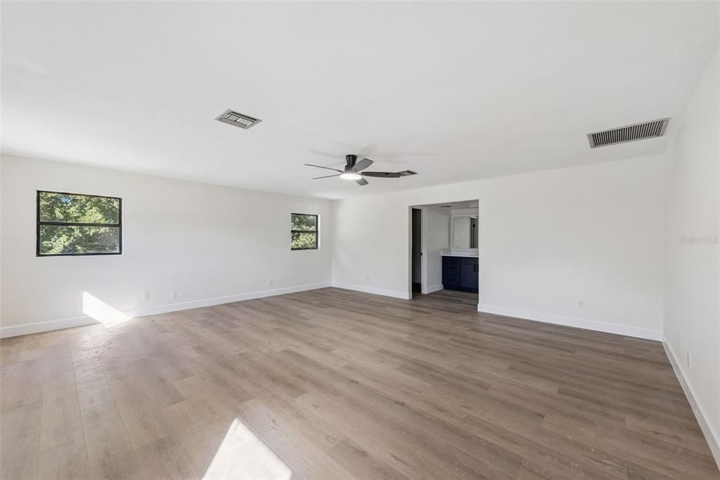 For Sale: $475,000 (4 beds, 2 baths, 2304 Square Feet)