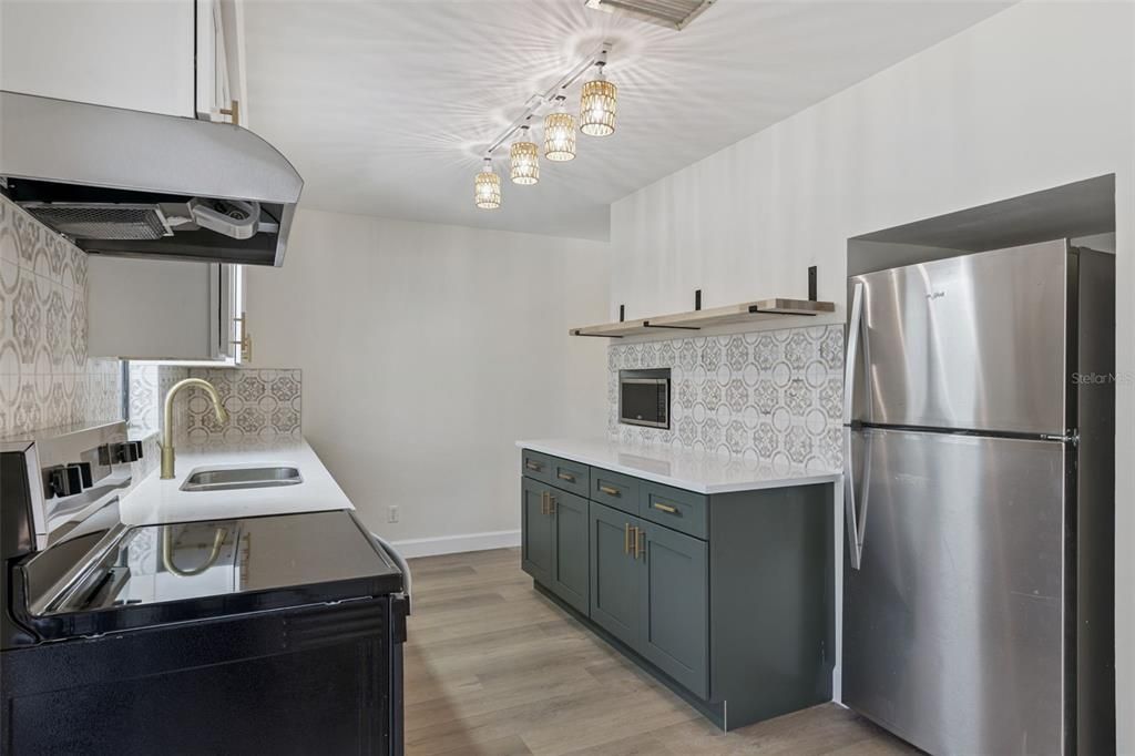 For Sale: $475,000 (4 beds, 2 baths, 2304 Square Feet)