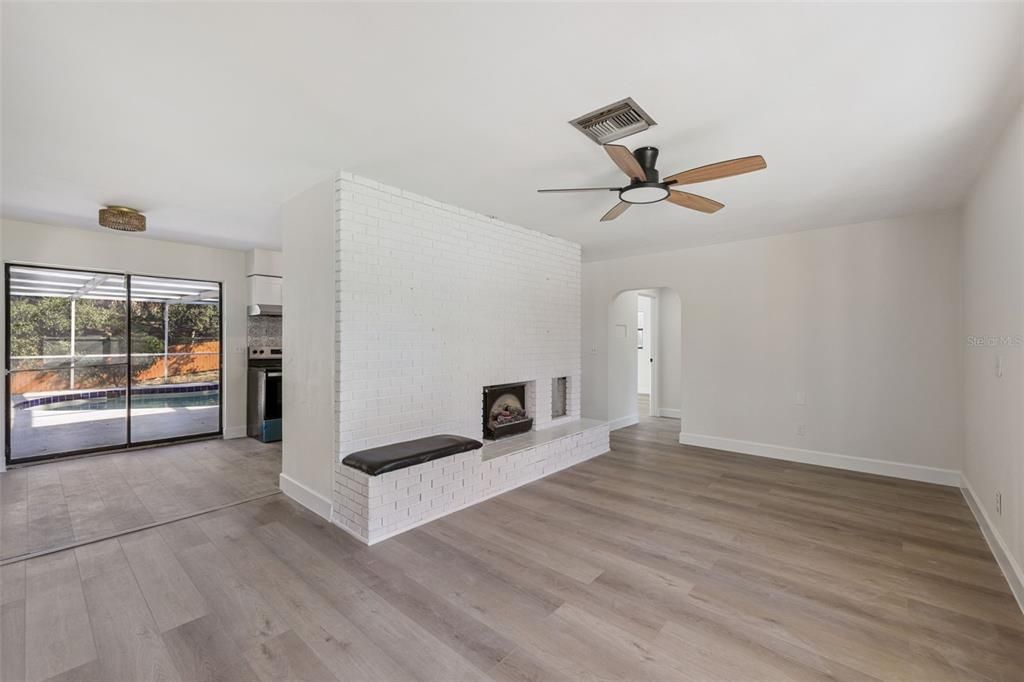 For Sale: $475,000 (4 beds, 2 baths, 2304 Square Feet)