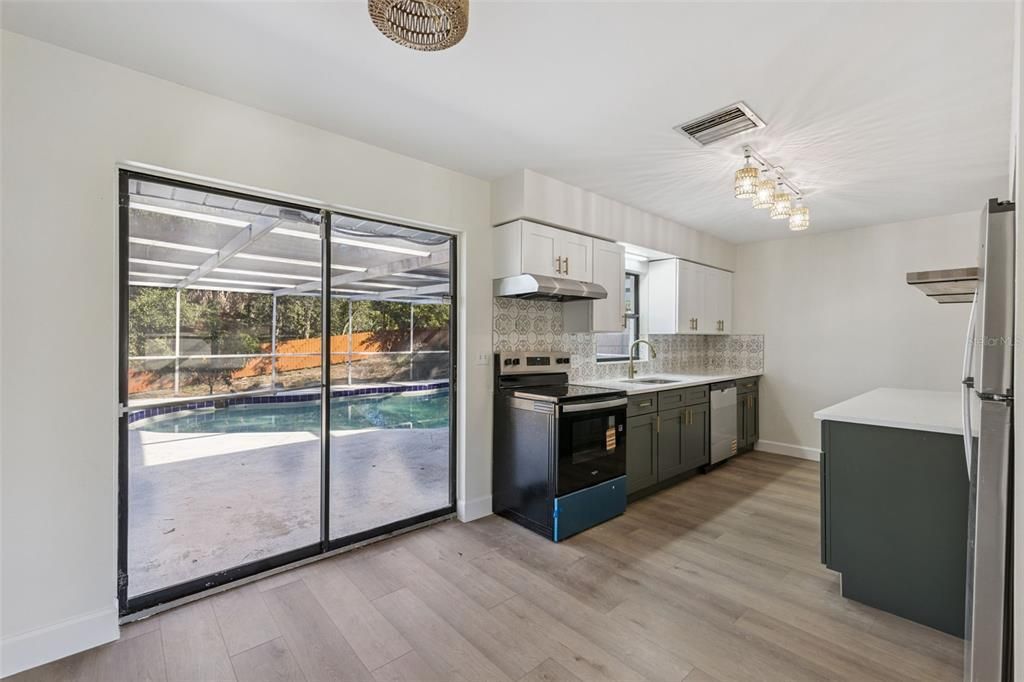 For Sale: $475,000 (4 beds, 2 baths, 2304 Square Feet)