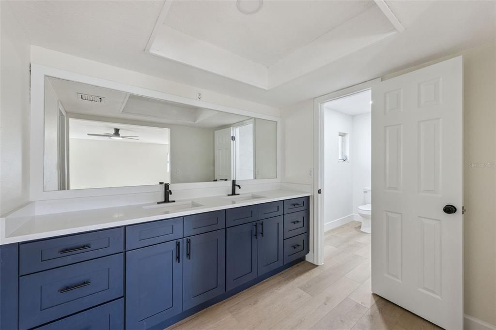 For Sale: $475,000 (4 beds, 2 baths, 2304 Square Feet)