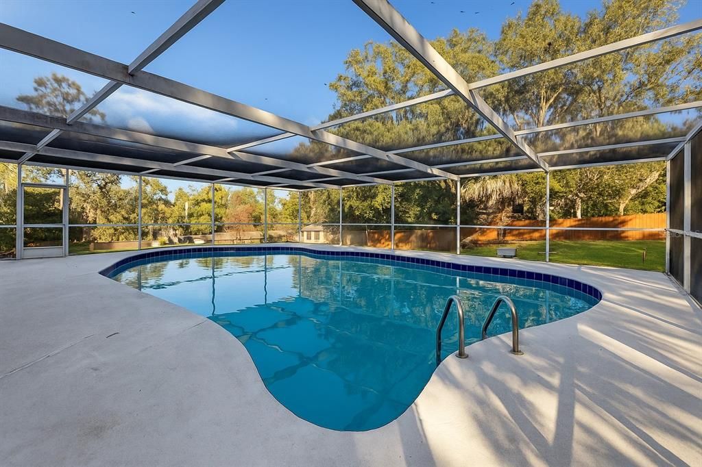 For Sale: $475,000 (4 beds, 2 baths, 2304 Square Feet)