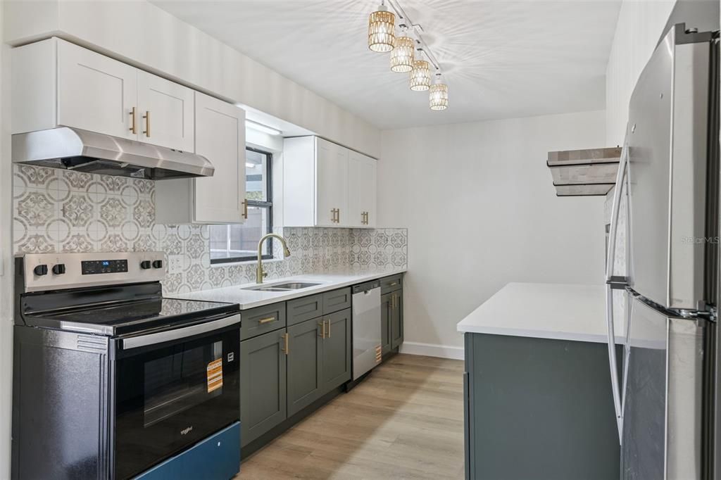 For Sale: $475,000 (4 beds, 2 baths, 2304 Square Feet)