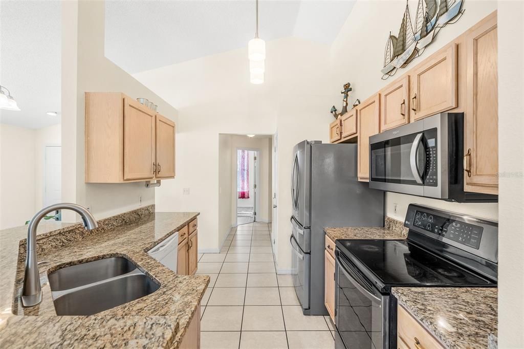 待售: $405,000 (4 贝兹, 3 浴室, 1542 平方英尺)