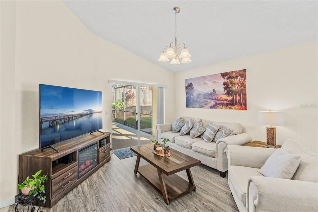 待售: $405,000 (4 贝兹, 3 浴室, 1542 平方英尺)