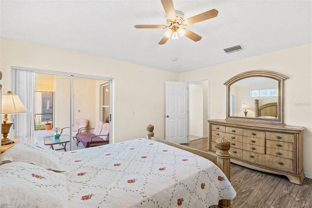 待售: $405,000 (4 贝兹, 3 浴室, 1542 平方英尺)