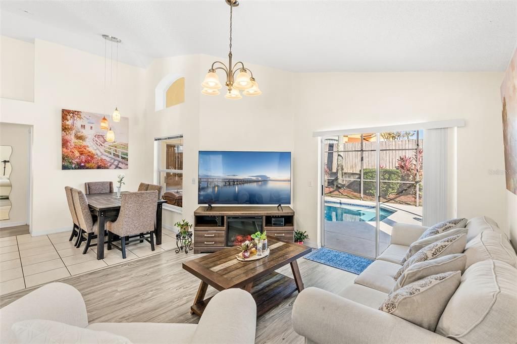 待售: $405,000 (4 贝兹, 3 浴室, 1542 平方英尺)