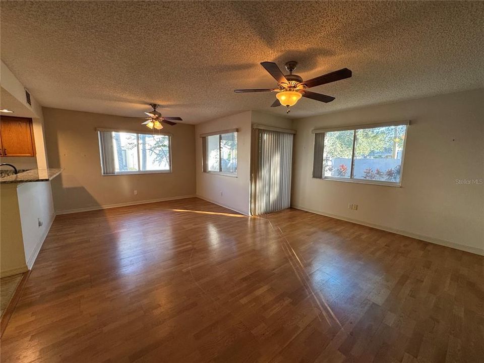 待售: $279,900 (3 贝兹, 2 浴室, 1461 平方英尺)