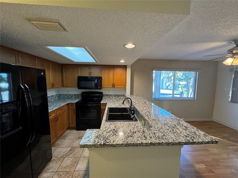 待售: $279,900 (3 贝兹, 2 浴室, 1461 平方英尺)