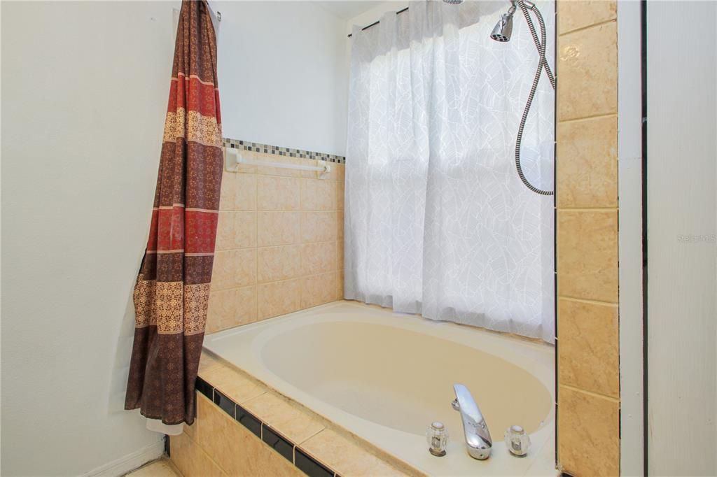 For Sale: $315,000 (3 beds, 2 baths, 1733 Square Feet)